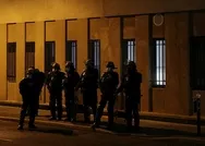 Fransada uyuşturucu çeteleri ayaklandı: 40 kişi polis karakoluna havai fişeklerle saldırdı!