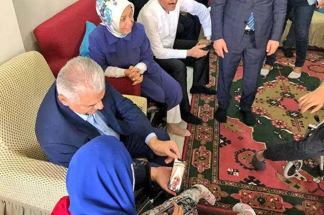 Binali Yıldırım, 6 engelli çocuğu bulunan aileyi Başkan Erdoğan'la görüştürdü