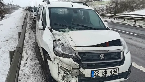 silivride-zincirleme-kaza-temin-istanbul-yonu-trafige-kapandi-1613382354476.jpg Silivri'de zincirleme kaza! TEM'in İstanbul yönü trafiğe kapandı-1