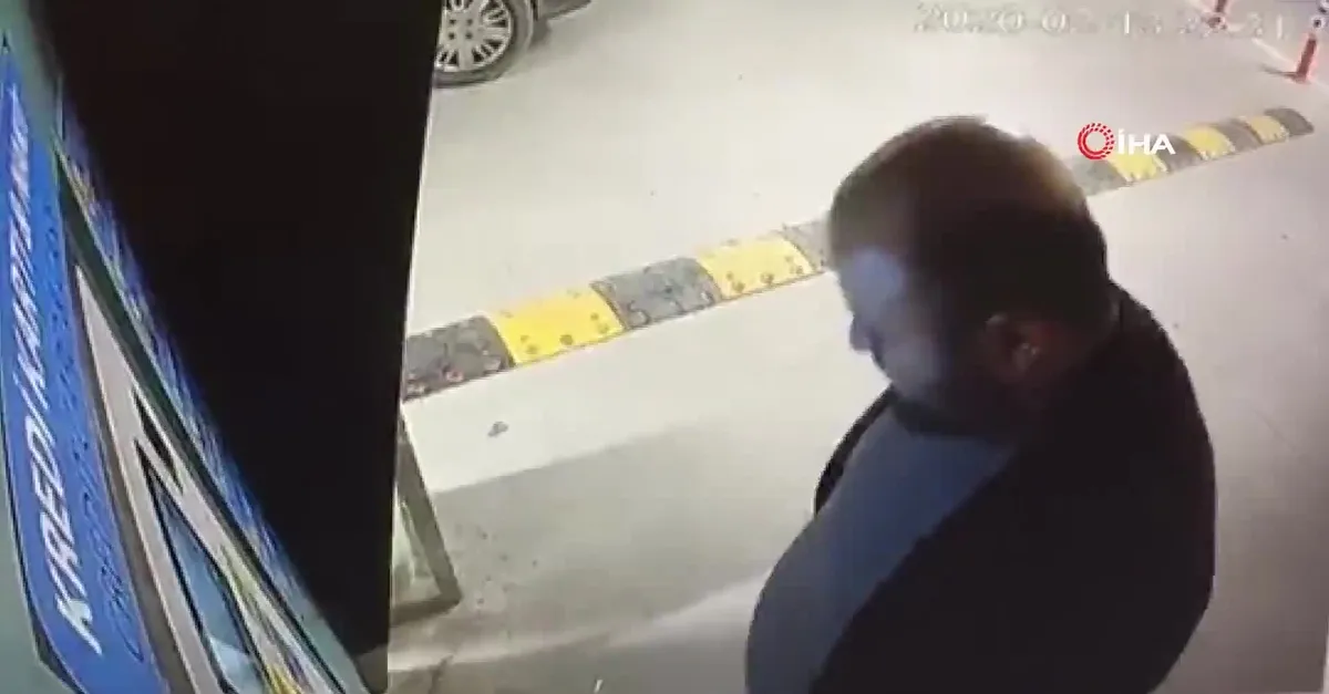 İstanbul Havalimanı'nda tepki çeken görüntü! Otomata tekme ve yumruklar savurdu