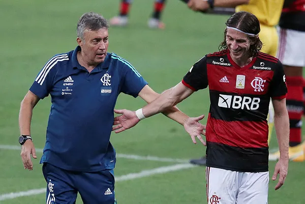 1641896206361.jpg Flamengo taraftarı Galatasaray'ın yeni hocası Torrent'in gidişine çılgınca sevinmiş! İşte dikkat çeken görüntü-2