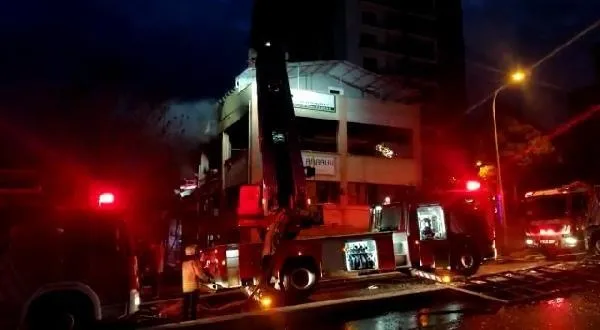 SON DAKİKA: Bağcılar’da gece yarısı korkutan yangın-3