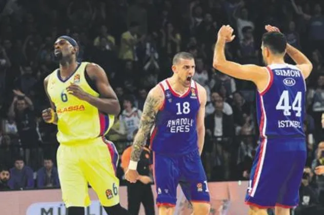 Efes Barça’yı yıktı avantajı kaptı