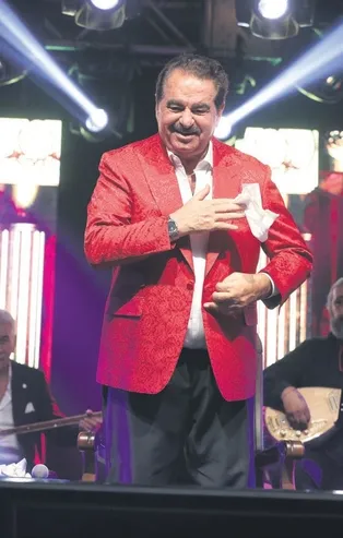 İbrahim Tatlıses'ten Urfa'dan gelen hayranına büyük jest! Ayakta alkışladılar...