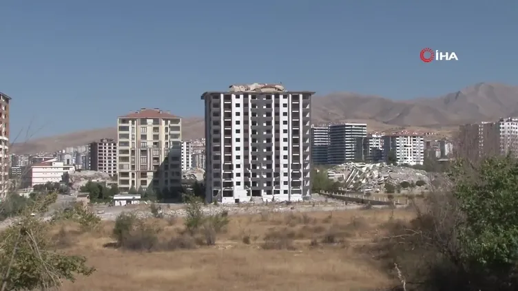 Malatya’da patlayıcı ile bina yıkımlarına devam ediliyor!