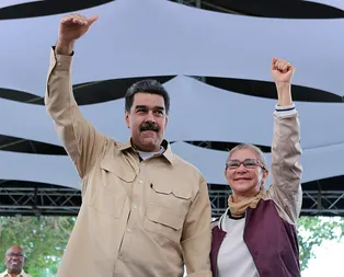 ABD destekli dabeyi bastıran Nicolas Madurodan zafer dansı