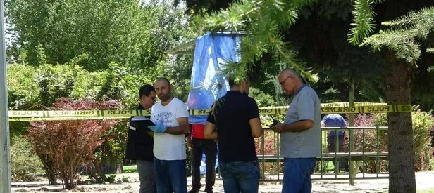 Parktaki kamelyaya kendini astı
