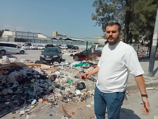 1688541700978.jpeg İzmir'i çöp götürdü! Esnaf CHP'li belediyeden bezdi: Mikrop kapıp hasta olacağız-5