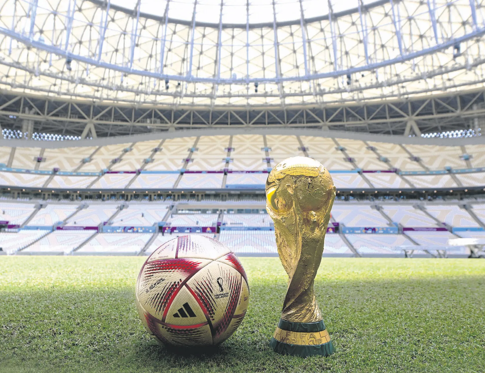 Ofsaytı fısıldayan akıllı futbol topu