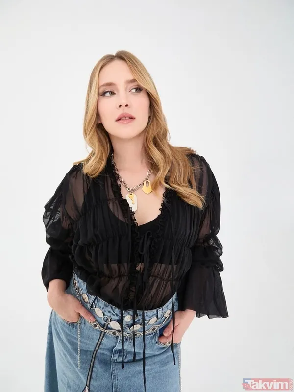 Hayal Köseoğlu çareyi pankart açmakta buldu! "Dört sene oyunculuk okudum! Altın Koza’m var." - 7