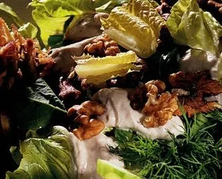 Cevizli Yeşillik Salatası Tarifi