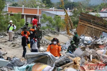 Deprem ve tsunaminin vurduğu Endonezya’da korkutan gelişme! Cesetler sahile vurmaya başladı