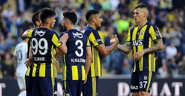 Akhisar’ı evinde yenen F.Bahçe düşme hattıyla bağlarını kopardı