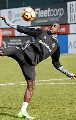Demba Ba çalışmalara başladı