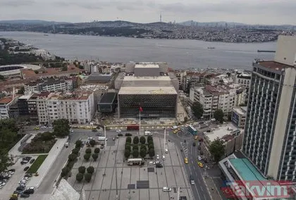 Atatürk Kültür Merkezi ve Taksim Camii Taksim meydanının yeni silüetini oluşturdu
