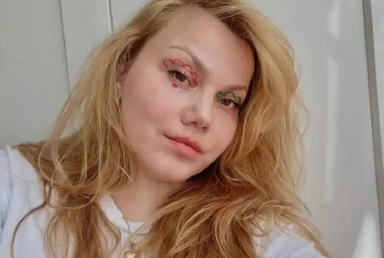 Eşini 32 yerinden bıçakladı