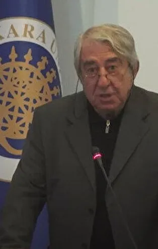 Öğrencisine "ne diye başörtüsü takıyorsun" diyen Metin Kazancı'nın Ankara Üniversitesi'ndeki görevine son verildi!