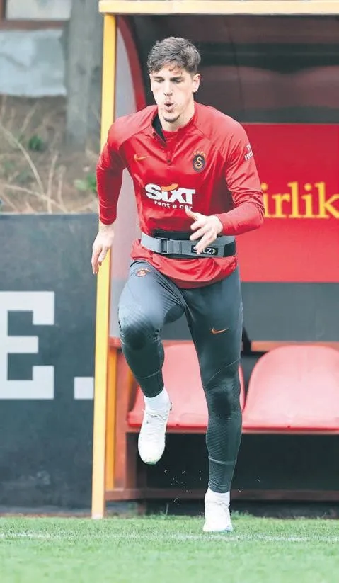 futbolu-birak-mesut-ozilin-serveti-dudak-ucuklatti-1679697645507.jpeg Futbolu bırak Mesut Özil'in serveti dudak uçuklattı!-7