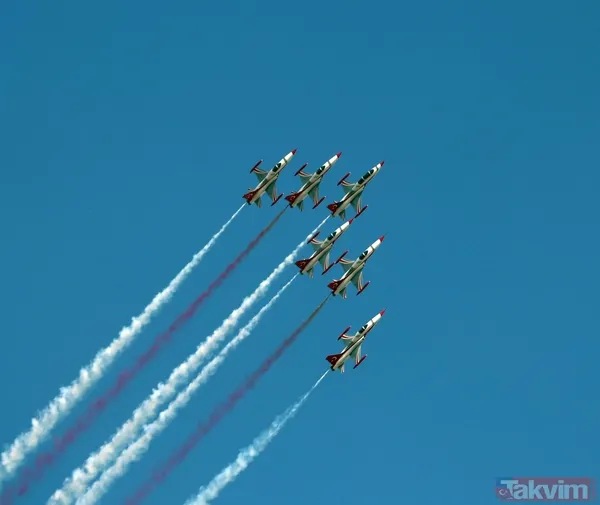 Türk Yıldızları ve SOLOTÜRK'ten nefes kesen gösteri! - 19
