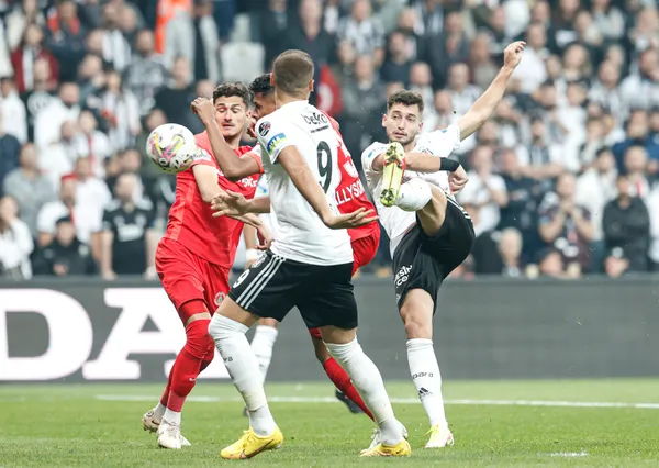 besiktas-senol-gunesle-cok-farkli-umraniyesporu-vodafone-parkta-5-2-yendi-1667145602495.jpg