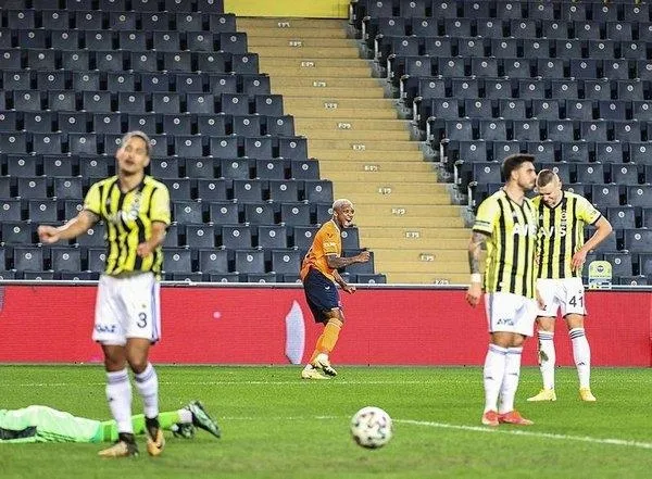 Ligde Galatasaray’a yenilen Fenerbahçe dün de Başakşehir’e kaybedip kupadan elendi-2