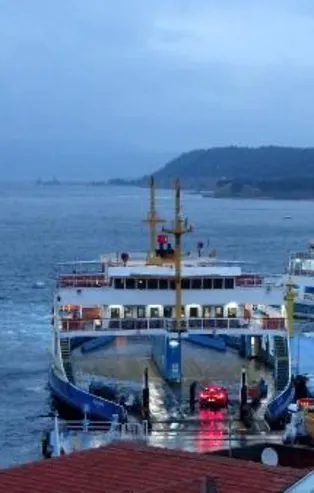 Deniz ulaşımına fırtına engeli! Çanakkale'de tüm feribot seferleri iptal