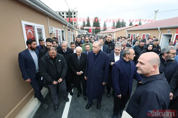 Cumhur yaraları sarıyor! Başkan Erdoğan Ramazan'ın ilk günü Kahramanmaraş'ta: Depremzedelerle bir araya geldi, tek tek dinledi - 11