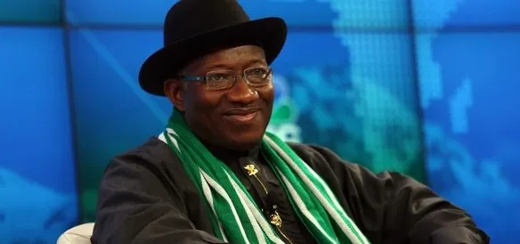 Nijerya Devlet Başkanı Goodluck Jonathan, aynı cinsiyetten kişilere evlenme yasağı getiren yasayı onayladı.