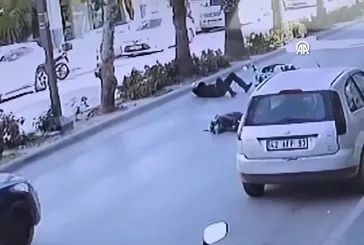 Devrilen motosikletin sürücüsü yaralandı: O anlar kamerada