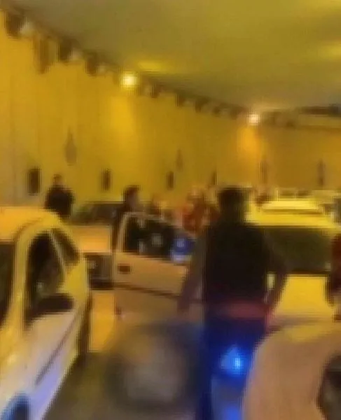 esenlerde-trafigi-kapatip-asker-eglencesi-yapanlara-ceza-yagdi-1646582018751.jpeg Esenler'de trafiği kapatıp asker eğlencesi yapanlara ceza yağdı!-1