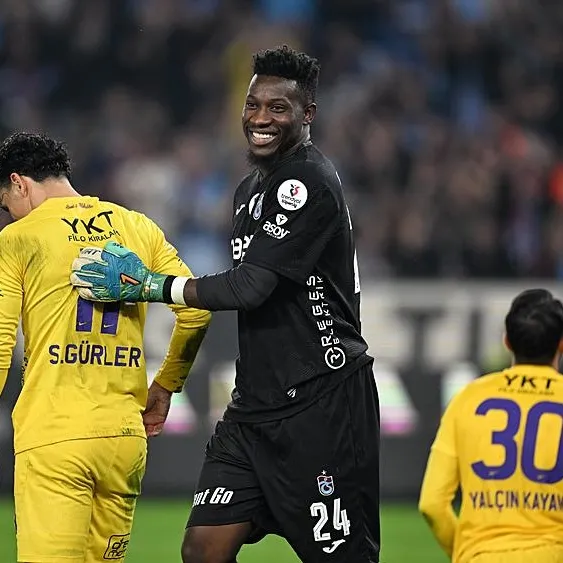 Onana küllerinden doğdu!