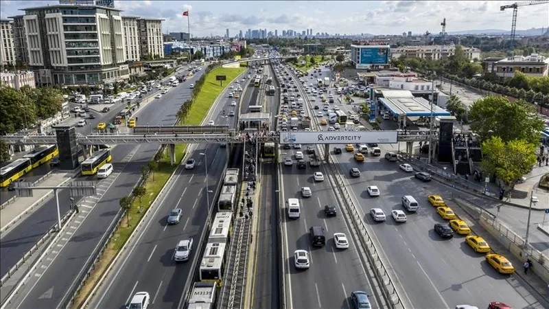 1729398552767.jpeg İstanbul'da bazı yollar trafiğe kapatıldı. Fotoğaf: AA
