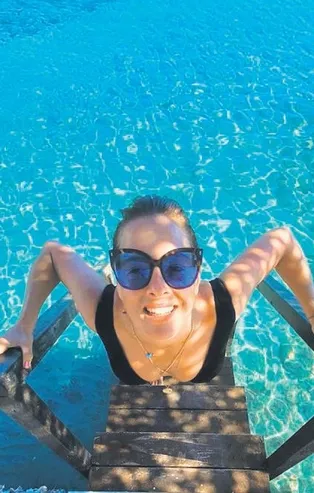 Doğa Rutkay paylaştığı fotoğraf ile herkesi imrendirdi