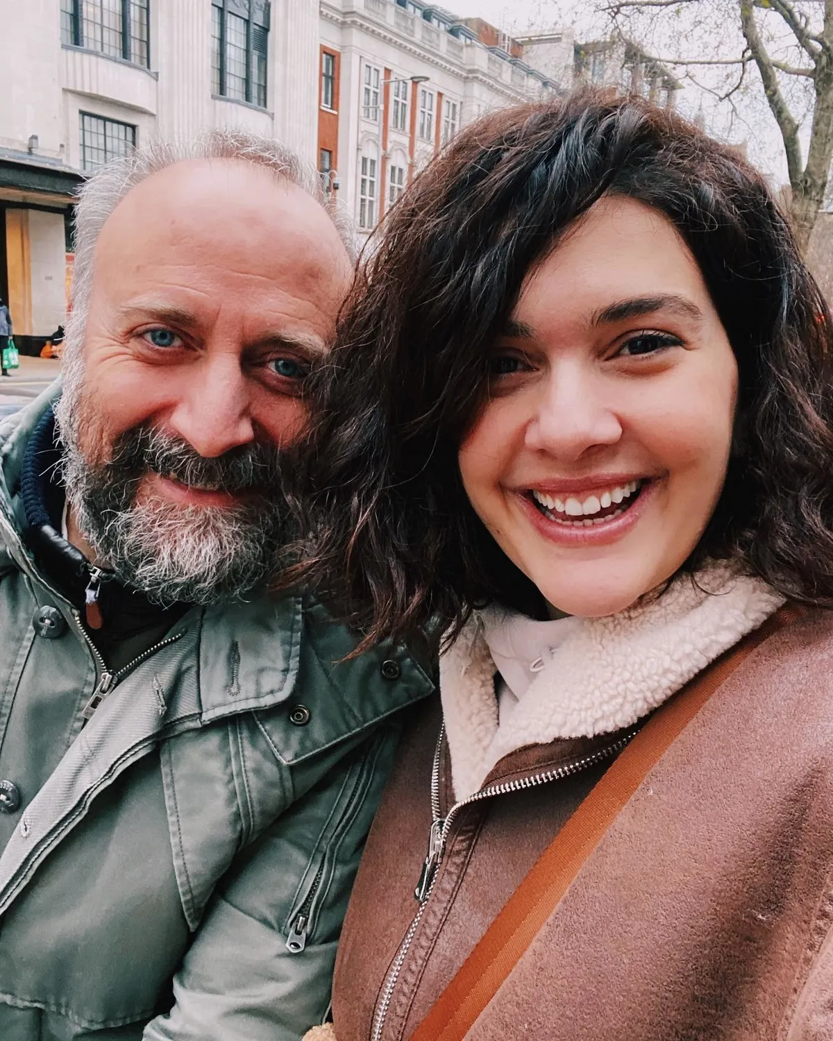 berguzar-korel-halit-ergencin-termos-aliskanligini-ifsa-etti-1784295532157.jpg "Her yere litrelerce sıvı ile gidiyoruz" Bergüzar Korel eşi Halit Ergenç’i ifşa etti-5