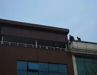 Kumar baskınında çatıdan kaçmaya çalıştılar