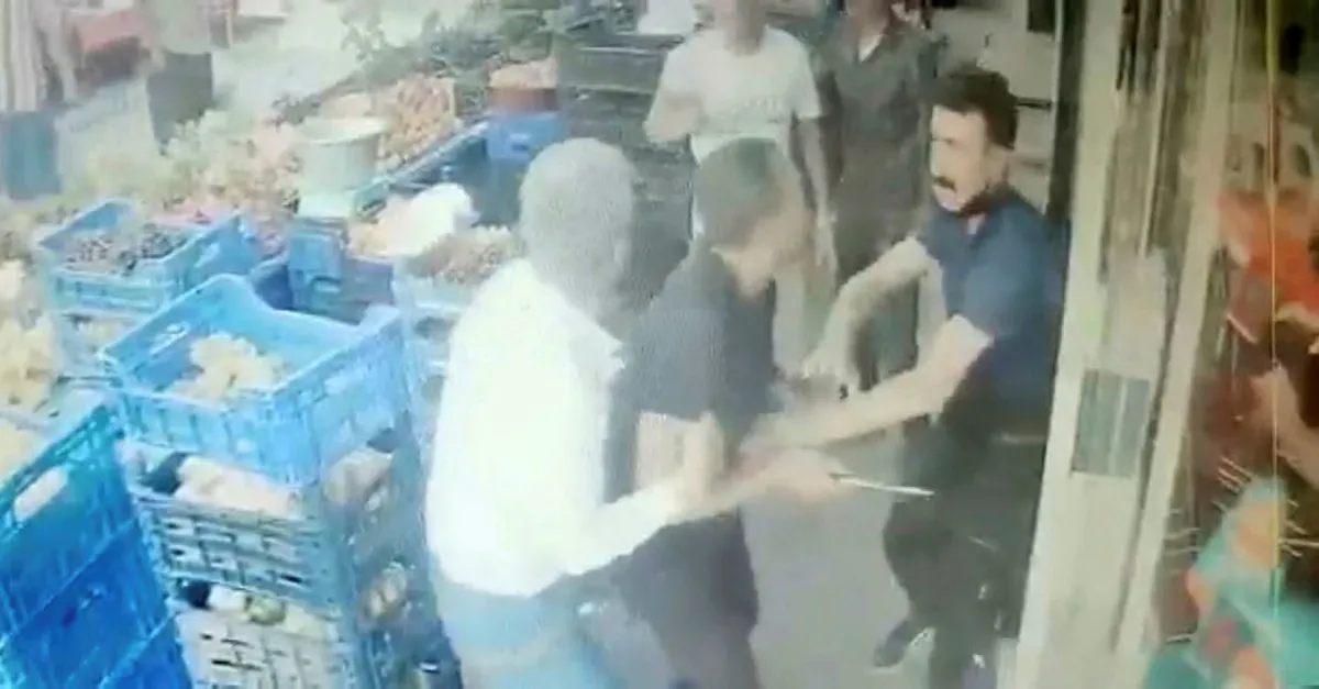 İstanbul’un göbeğinde şoke eden olay! Pazarda bıçaklı vahşet! Önce bıçakladı sonra...
