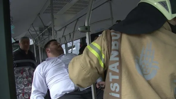 son-dakika-uskudarda-iki-iett-otobusu-carpisti-bir-kisi-yarali-1637305254373.jpg SON DAKİKA: Üsküdar'da iki İETT otobüsü çarpıştı: Bir kişi yaralı-5