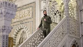 Suriye'deki devrimin birinci yılında Şara'dan Emevi Camisi'nde kardeşlik mesajı!