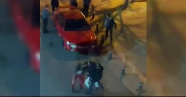 Alkol alıp yemek yedikten sonra hesap ödemeyen müşteriyi sokak ortasında dövdü