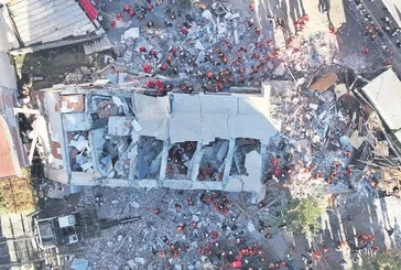 Gebze'de bir aile yerle bir oldu