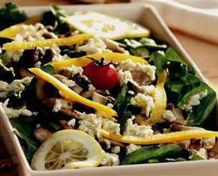 Körpe Ispanak Salatası Tarifi