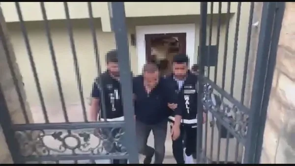 borsa-islemlerinde-usulsuzluk-iddiasiyla-8-kisi-gozaltinda-borsa-istanbulda-manipulasyon-iddiasi-sonrasi-dugme-1664713740144.jpg Borsa işlemlerinde usulsüzlük iddiasıyla 8 kişi gözaltında! Borsa İstanbul'da manipülasyon iddiası sonrası düğmeye basıldı-4