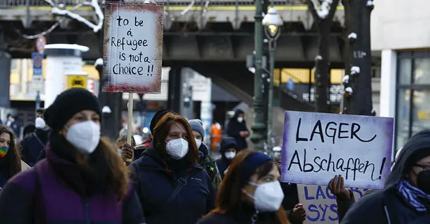 Berlin'de "Avrupa sığınmacılara kapıları açsın" protestosu