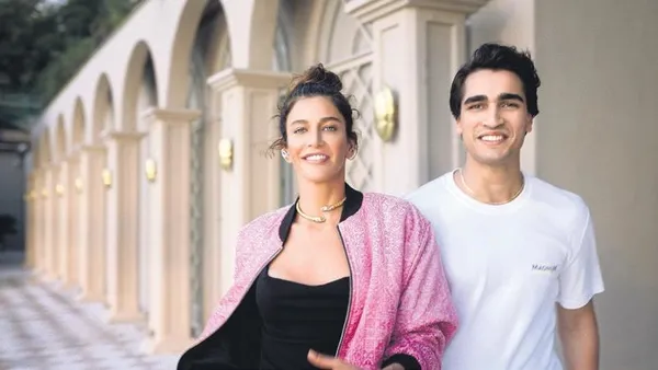 berrak-tuzunatac-aslihan-dogan-danla-bilic-ve-rachel-araz-kiresepiden-luks-tarz-1598565407002.jpeg Berrak Tüzünataç, Aslıhan Doğan, Danla Bilic ve Rachel Araz Kiresepi'den lüks tarz-4