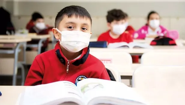 otobuslerde-maske-zorunlulugu-kalkti-mi-2022-ucak-tren-metro-metrobus-vapur-marmaray-ett-sehirler-arasi-yolcul-1650977359760.jpeg Uçak, tren, metro, metrobüs, vapur, Marmaray, ETT, şehirler arası yolculuklarda maske yasağı kalktı mı? Otobüslerde maske zorunluluğu kalktı mı 2022?-3