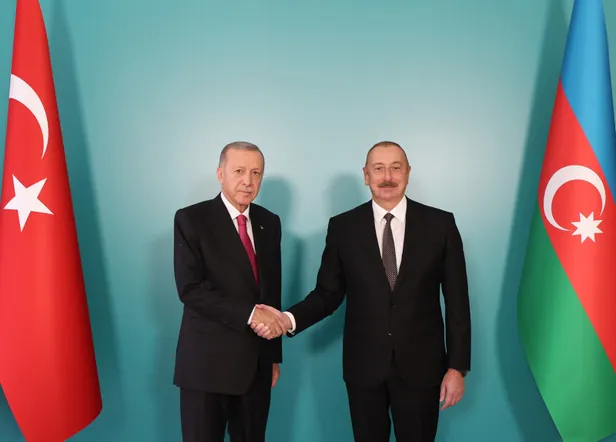 aliyev-pasinyan-zirvesi-icin-geri-sayim-basladi-azerbaycandan-fransaya-net-mesaj-turk-birligini-yenmek-ulasilm-1696059166340.jpg Aliyev-Paşinyan zirvesi için geri sayım başladı: Azerbaycan’dan Fransa’ya net mesaj: Türk birliğini yenmek ulaşılmaz bir hedef-4