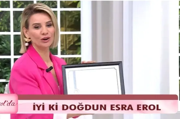 esra-erolda-programinda-duygusal-anlar-hayranlari-unutmadi-basarili-sunucunun-gozleri-doldu-1620851910190.jpg