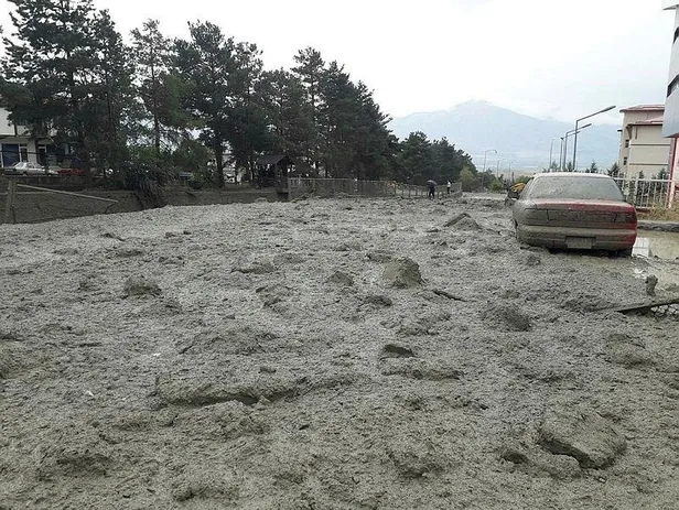 erzincanda-yagis-sonrasi-sel-1693317881106.jpeg Erzincan'da yağış sonrası sel!-2