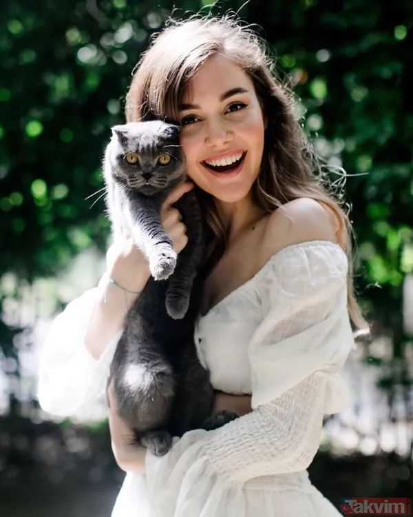 Eser Yenenler’in eşi Berfu Yenenler'e koronavirüs şoku! Sokak kedileriyle kavga sırasında... - 2