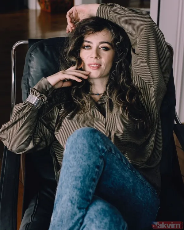 Bahar'ın yıldızı Demet Evgar hakkında şaşırtan gerçek! Kardeşiyle aynı dizideymiş... - 7